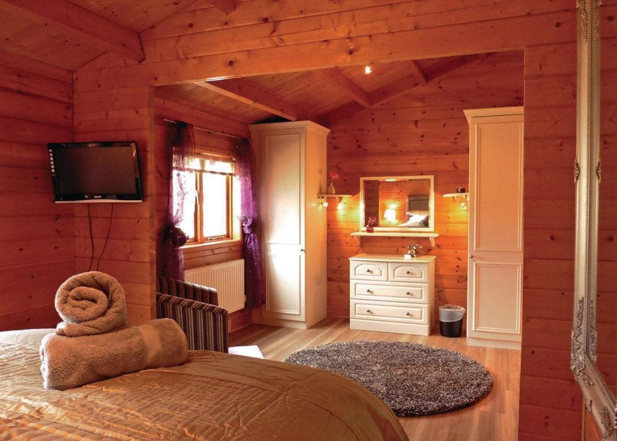 Mill Meadow Lodges Llanbister 外观 照片